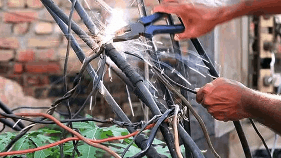8 lakh fine for electricity theft in Greater Noida