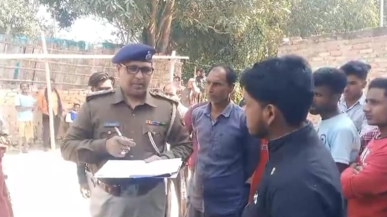 Married woman's dead body found hanging