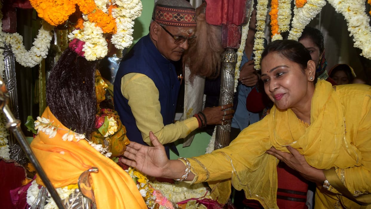 Kashi Puradhipati decorated with turmeric Ayodhya first time in 350 years