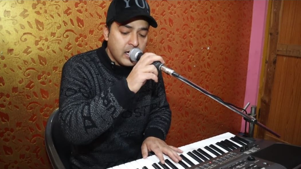 Young singer from Anantnag composed a song to welcome PM