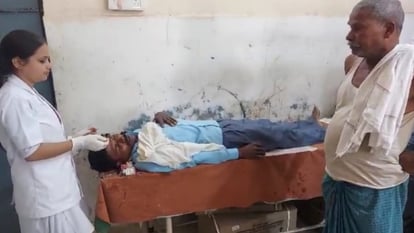 Bihar News: गृहप्रवेश में शिरकत करने आये एक मेहमान को बदमाशों ने मारी गोली, पुलिस जांच में जुटी A guest who had come to attend the housewarming was shot by miscreants