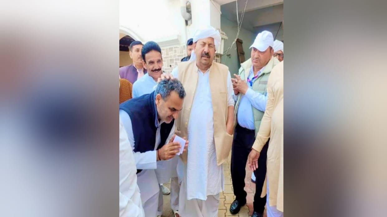 Union Minister Sanjeev Balyan met Chaudhary Naresh Tikait in Sisauli of Muzaffarnagar