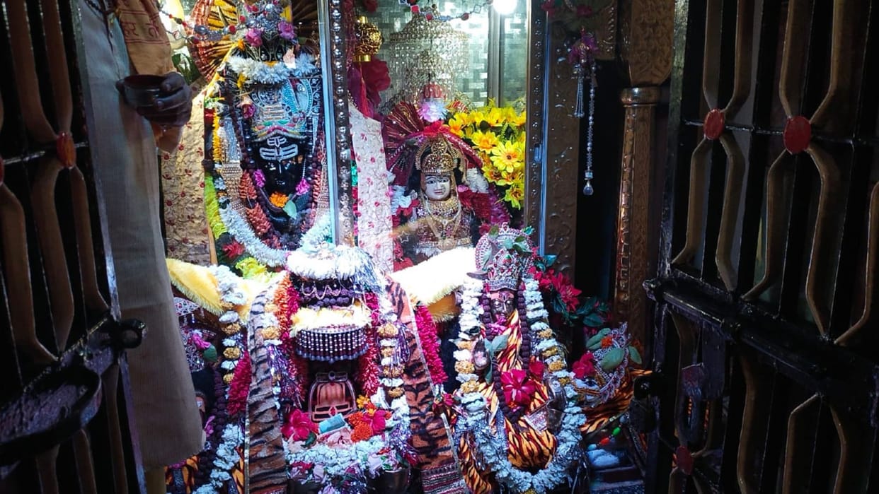Grand procession of Lord Shiva with musical instruments from Neelkantheshwar Dham.