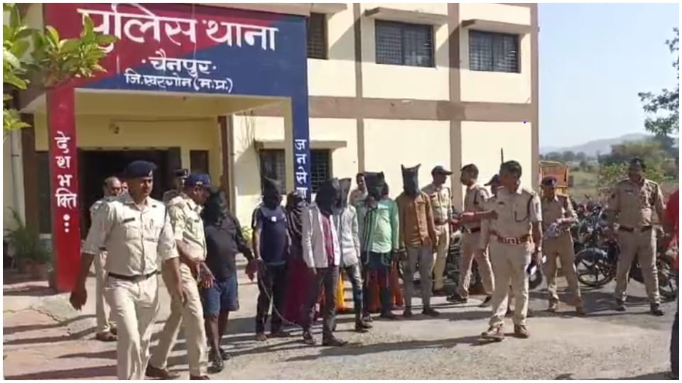 Nine including three women of Pardi gang arrested in Khargone Hindi News