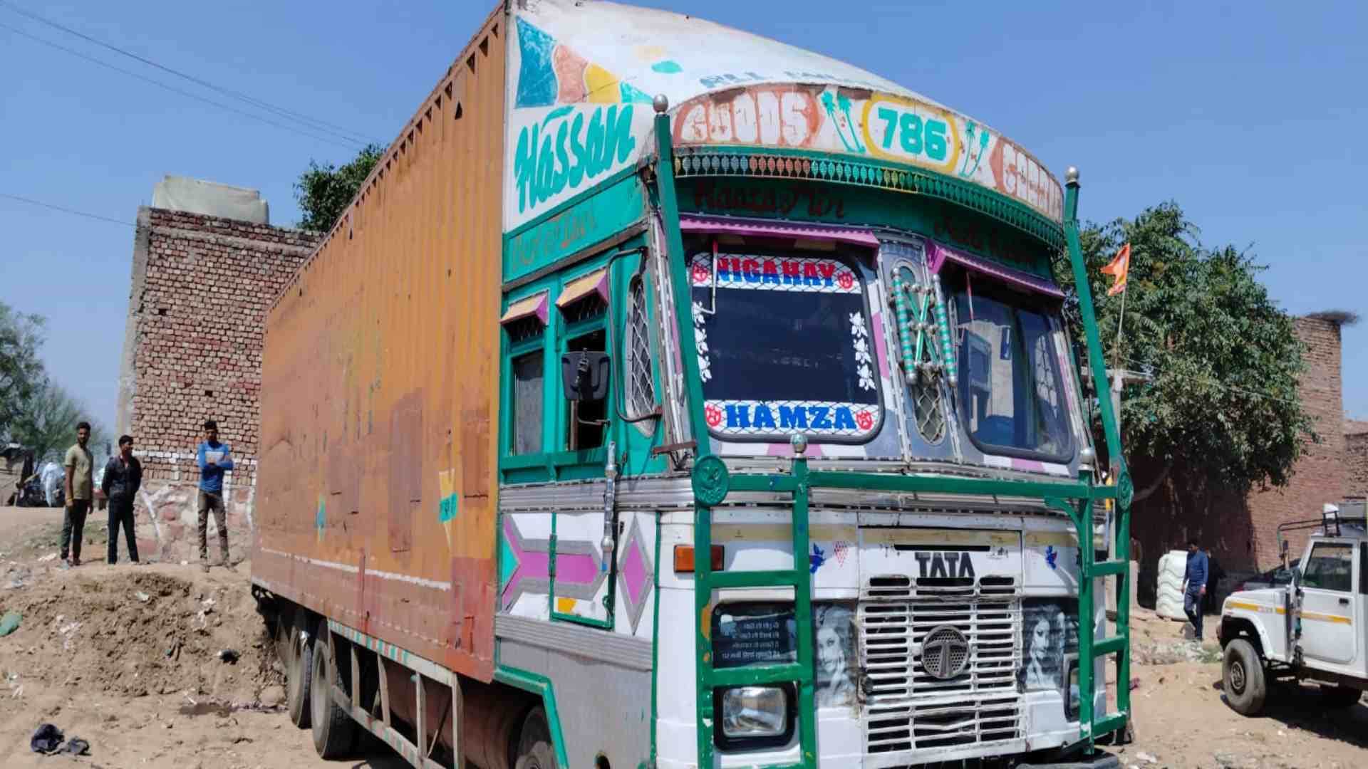 पकड़ा गया कंटेनर।