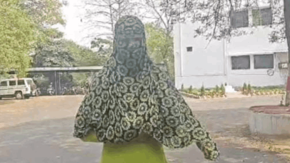 victim sought justice from SP After being cheated by policeman in Korba
