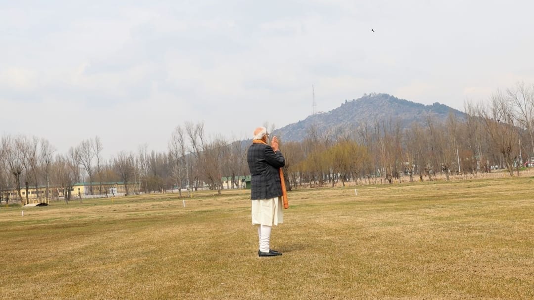 PM modi kashmir visit sees Shankaracharya Hill from a distance in Srinagar