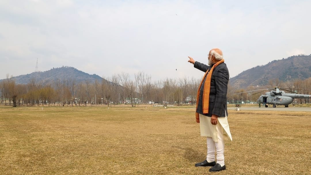 PM modi kashmir visit sees Shankaracharya Hill from a distance in Srinagar