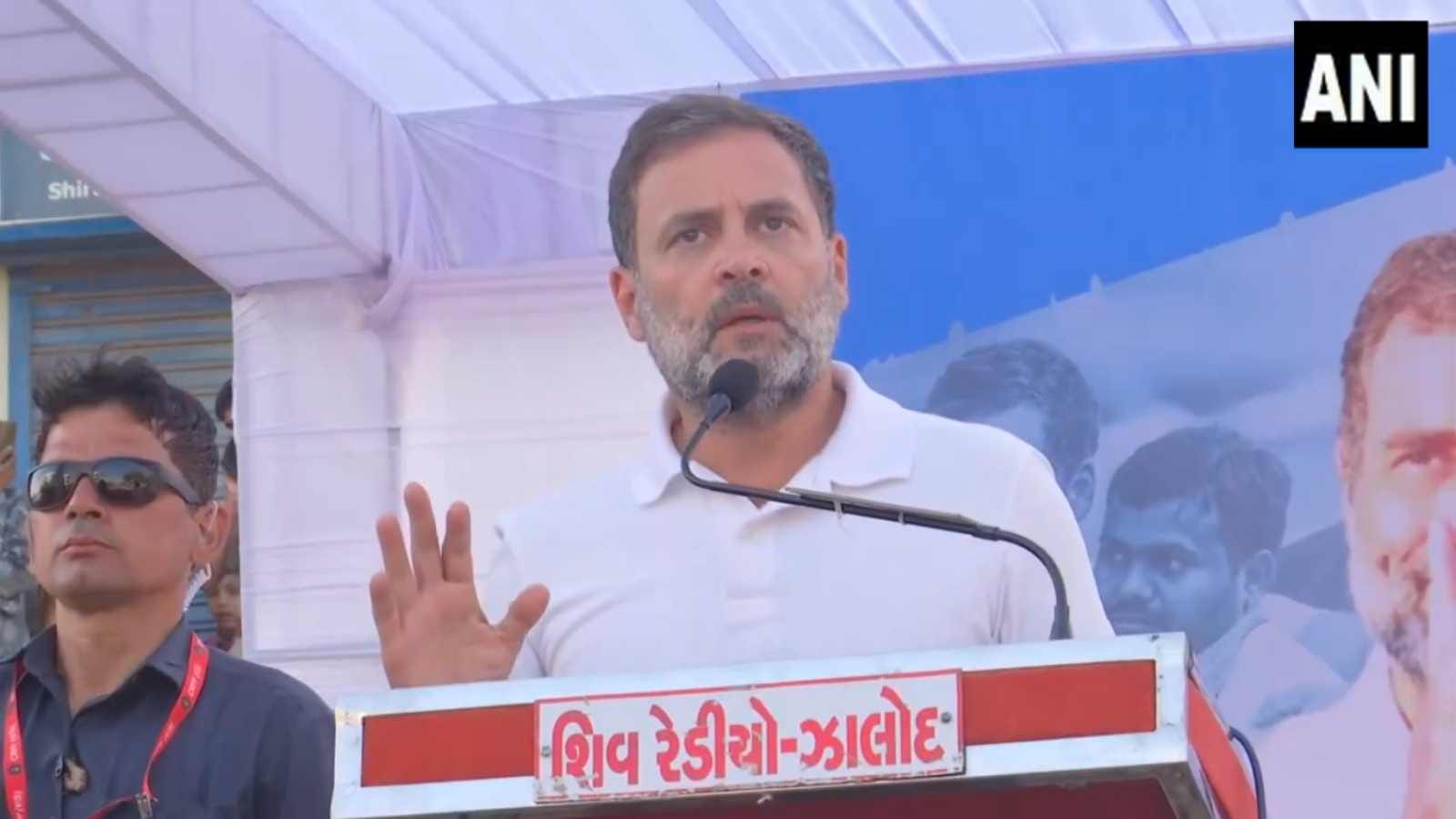 दाहोद की जनसभा में राहुल गांधी