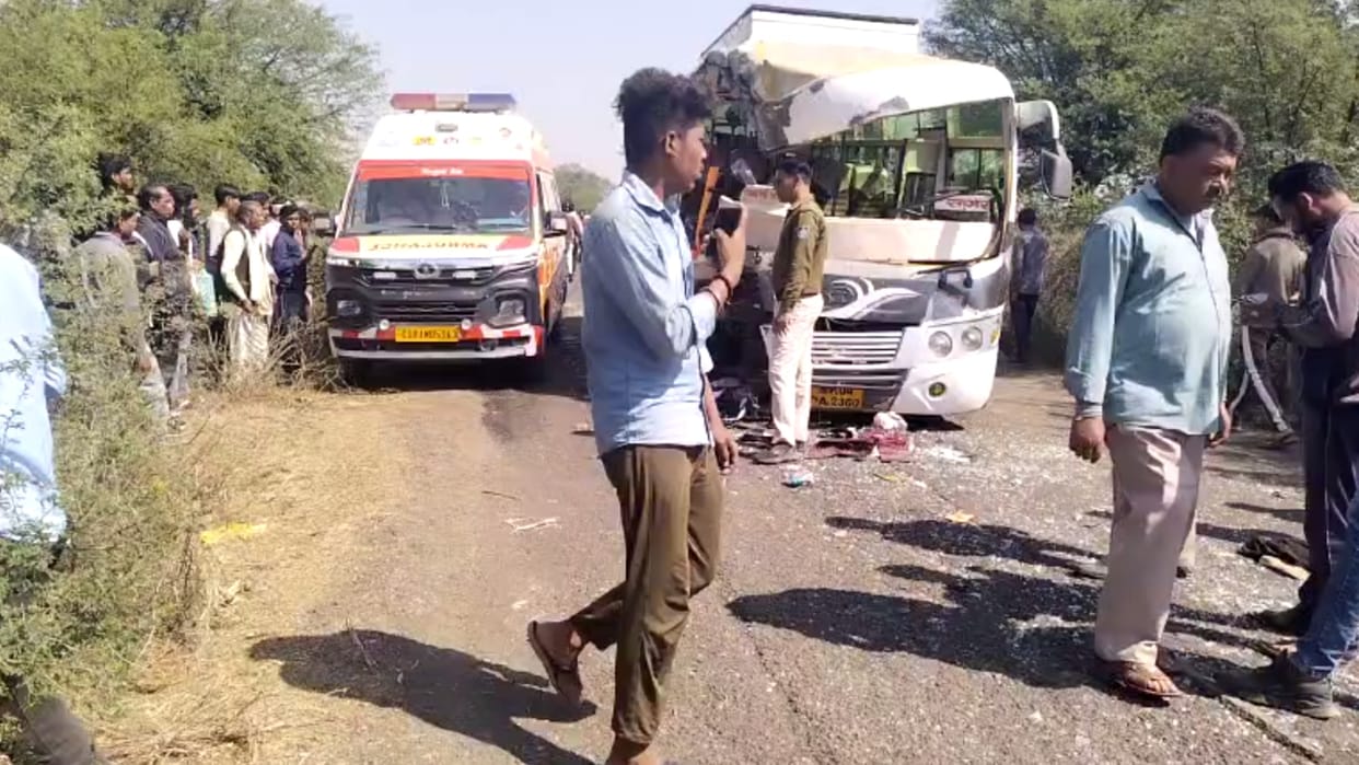 Sagar News: Head-on collision between bus and truck, three including both drivers killed, 40 injured