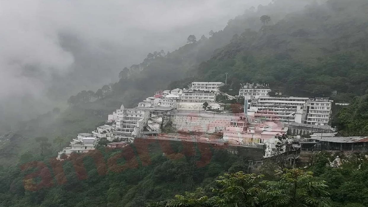 Vaishno Mata Temple Weather is cold in Bhavan yet devotees came for darshan