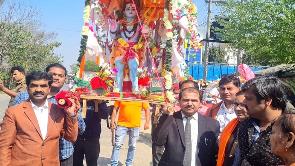 A queue of Kanwariyas, the echo of Bam-Bam Bhole