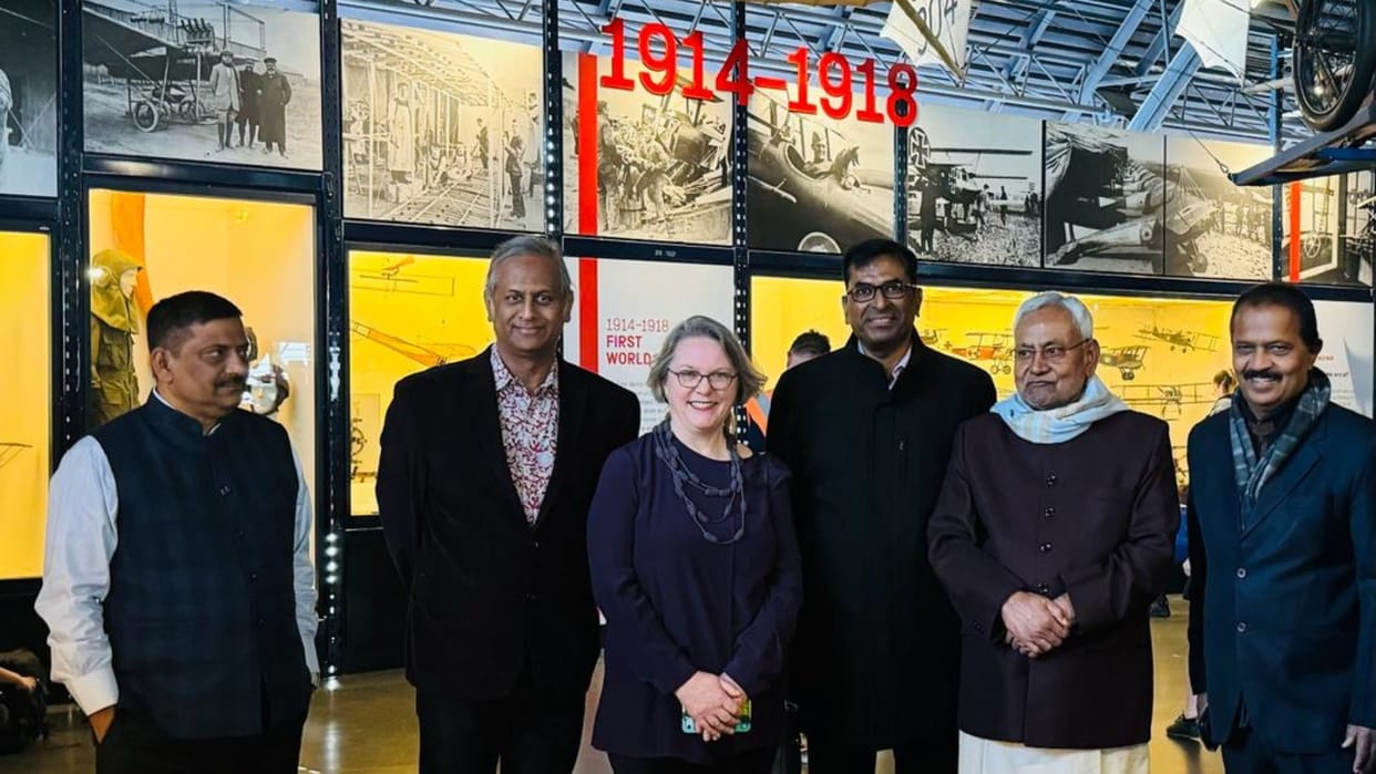 Bihar News : CM Nitish Kumar in London.Chief Minister traveling abroad.Lok Sabha election 2024
