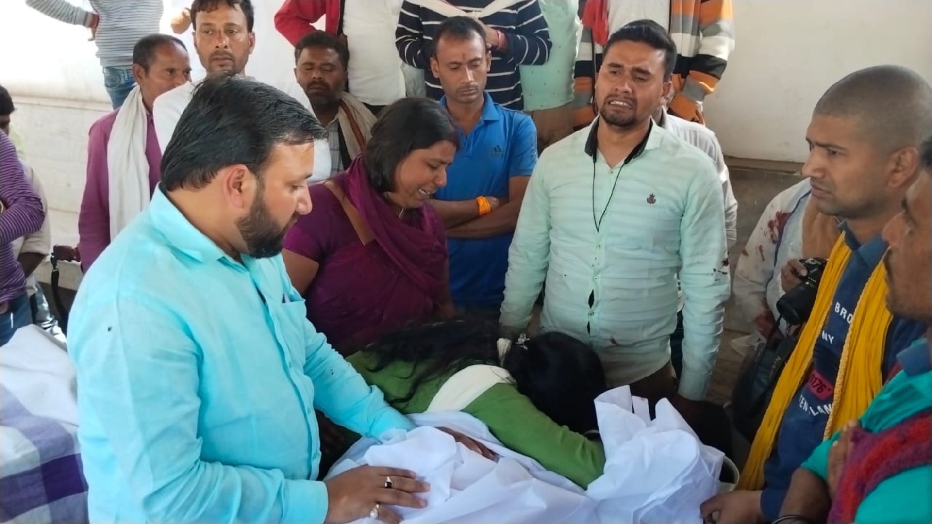 अस्पताल पहुंचे परिजन