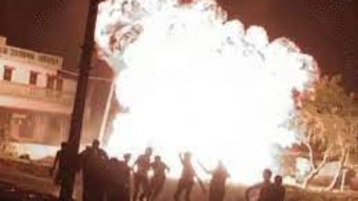 Bihar News Blast in petrol and diesel gallon in Motihari fire started due to cylinder leaking