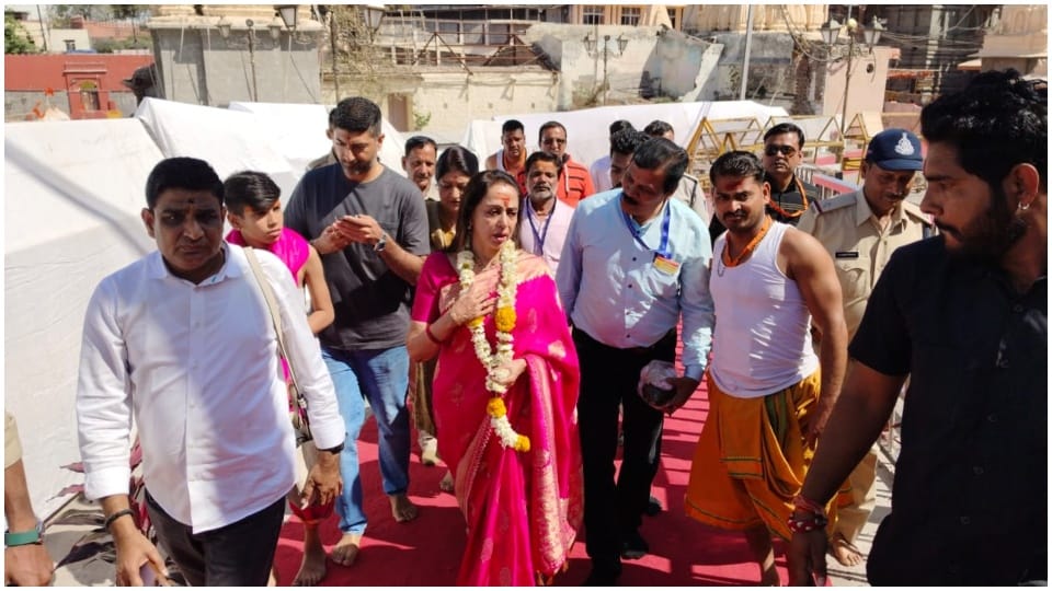 BJP MP Hema Malini visited Ujjain Mahakaleshwar Temple Baba Mahakal