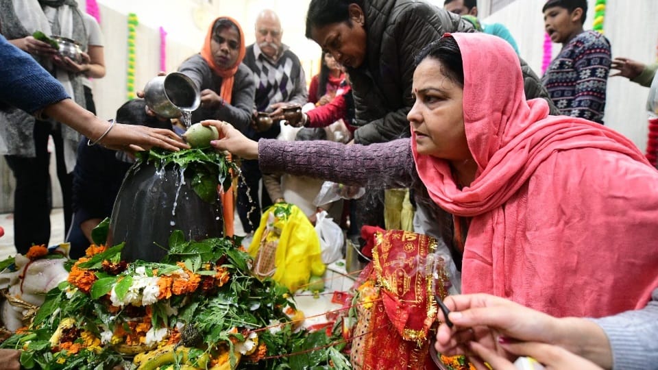 Devotees gathered in shiv temples on shivratri in Chandigarh