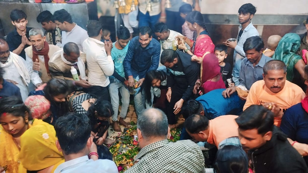 Maha Shivratri 2024 Devotees Performed Jalabhishek In gola gokarannath temple