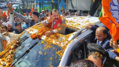 Lok Sabha Election: जितेंद्र सिंह का जम्मू में जोरदार स्वागत, जीत की हैट्रिक के लिए उधमपुर से लड़ेंगे चुनाव Jitendra Singh named as candidate of bjp from udhampur in Lok Sabha election being welcomed in Jammu