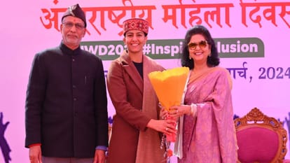 गीता फोगाट को किया सम्मानित