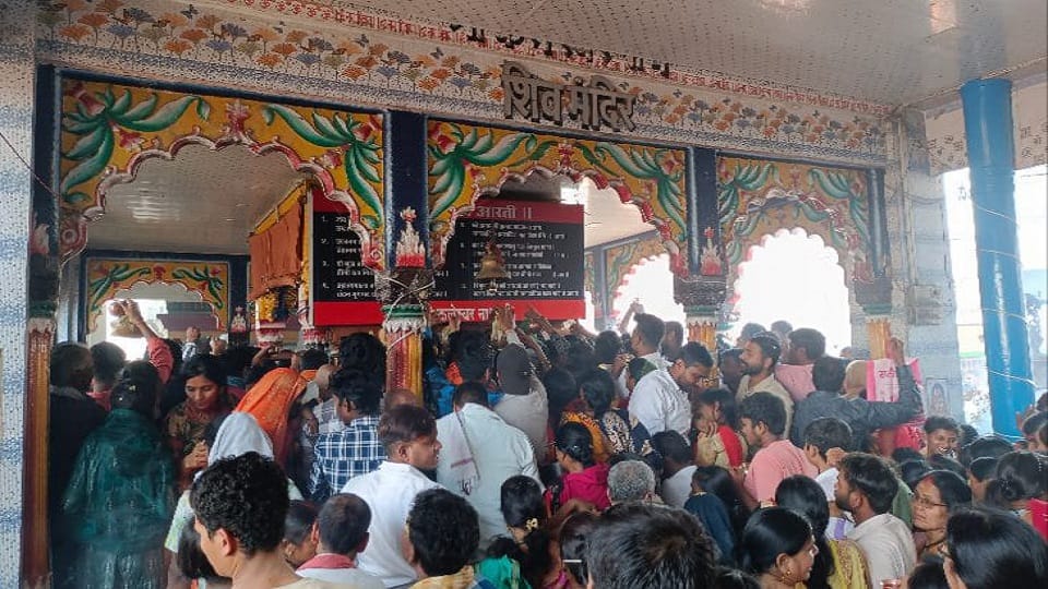 Shivalaya resounded with chants of Har Har Mahadev on Mahashivratri in Janjgir Champa