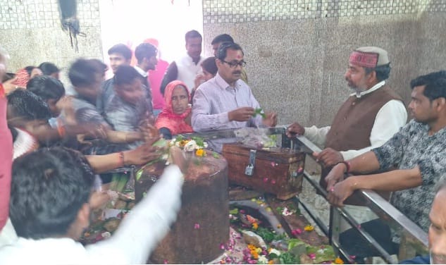 Crowd gathered in Shiva temples on Mahashivratri, resounding cheers for Bam Bhole, see Bhole Bhandari in these