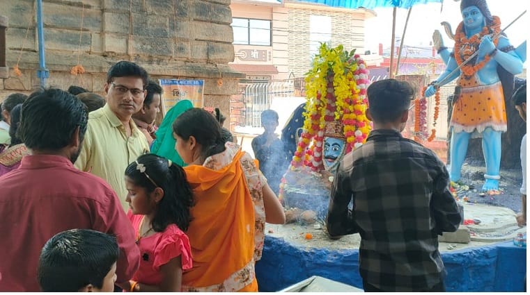 कपिलेश्वर मंदिर में भक्तों ने की पूजा