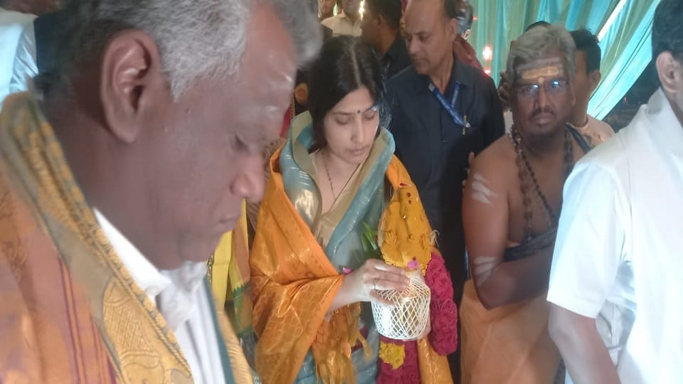 Dimple Yadav consecrated Kedareshwar temple in Etawah