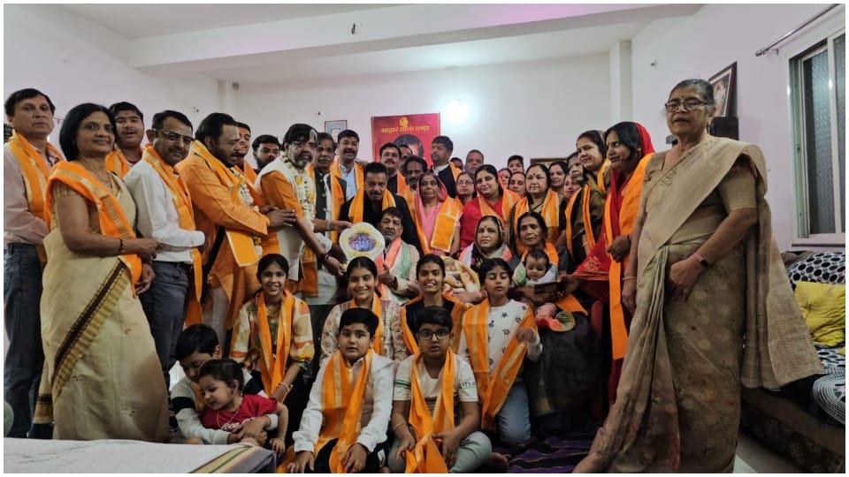 Krishna Guruji of Indore celebrated Mahashivratri with the message of joint family