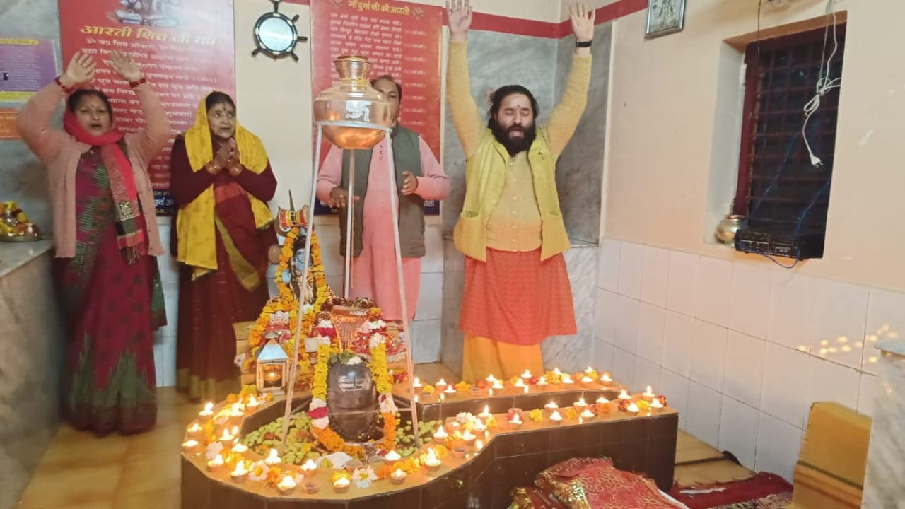 Maha shivratri 2024 celebration in Uttarakhand Shiva devotees Crowd gathered in Shiva temples Watch Photos