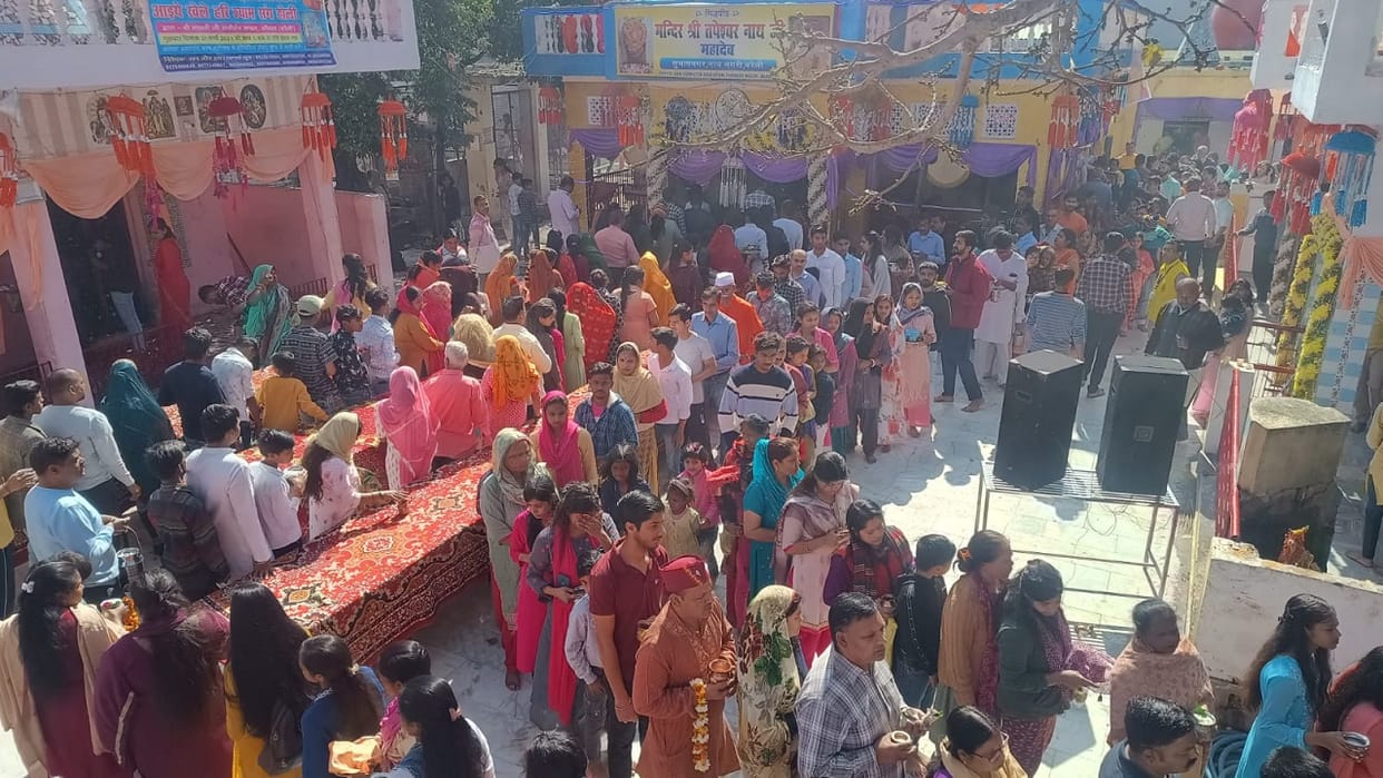 devotees gathered in shiv temples for performs jalabhishek on Mahashivratri in Bareilly