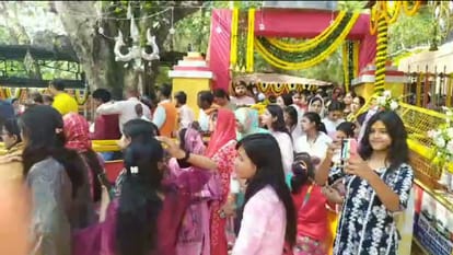 Mahashivratri: Long queues formed in the pagodas for darshan of Devadhidev