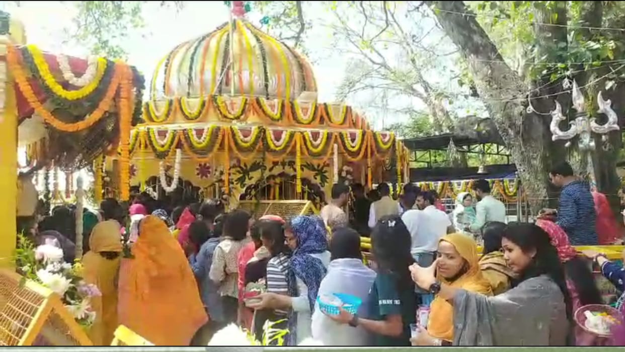 Mahashivratri: Long queues formed in the pagodas for darshan of Devadhidev