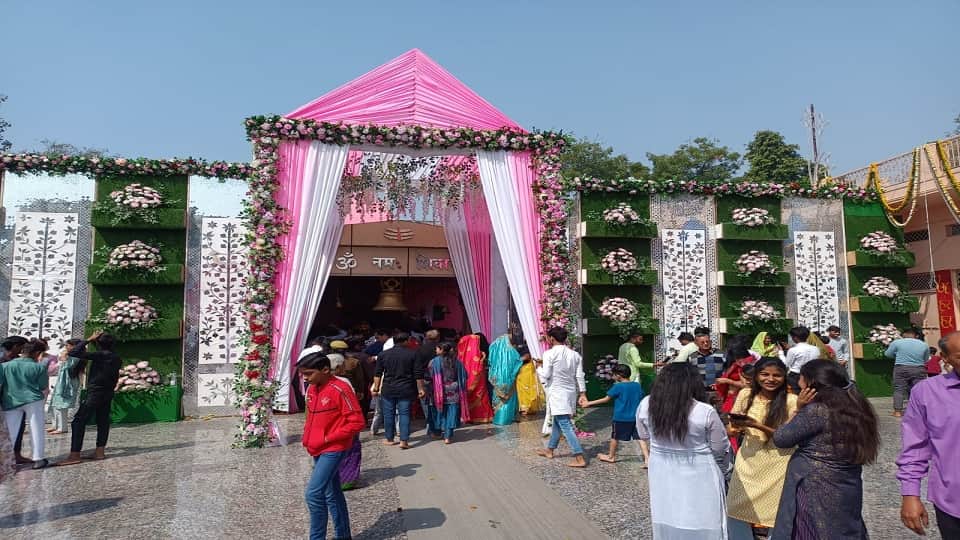 Mahashivratri 2024 Flood of faith on shiv mandir agra up news