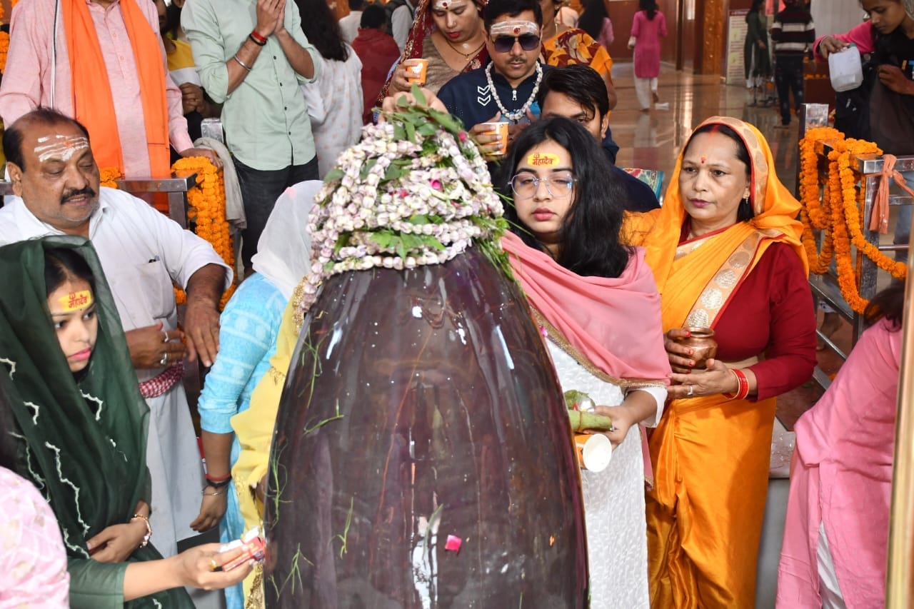 Mahashivratri Live Kashi Vishwanath Dham visited Lakhs devotees see photos