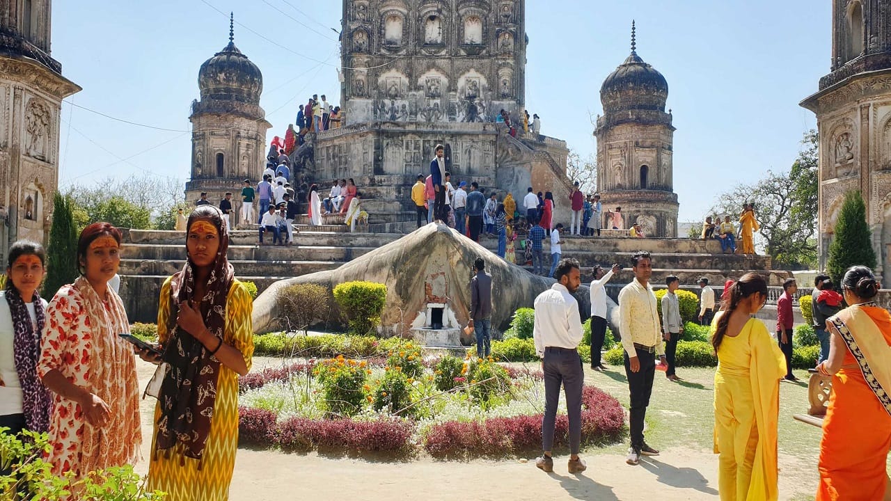 Maha Shivratri 2024 Devotees Performed Jalabhishek In gola gokarannath temple