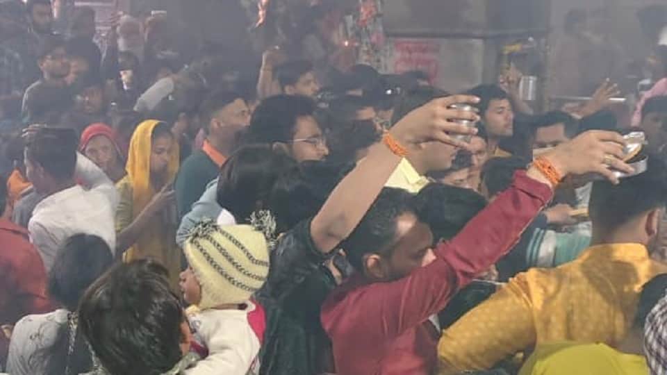 Mahashivratri 2024 Flood of faith on shiv mandir agra up news