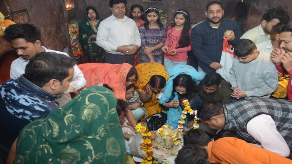 Mahashivratri 2024 flood of faith shiv mandir long queues formed