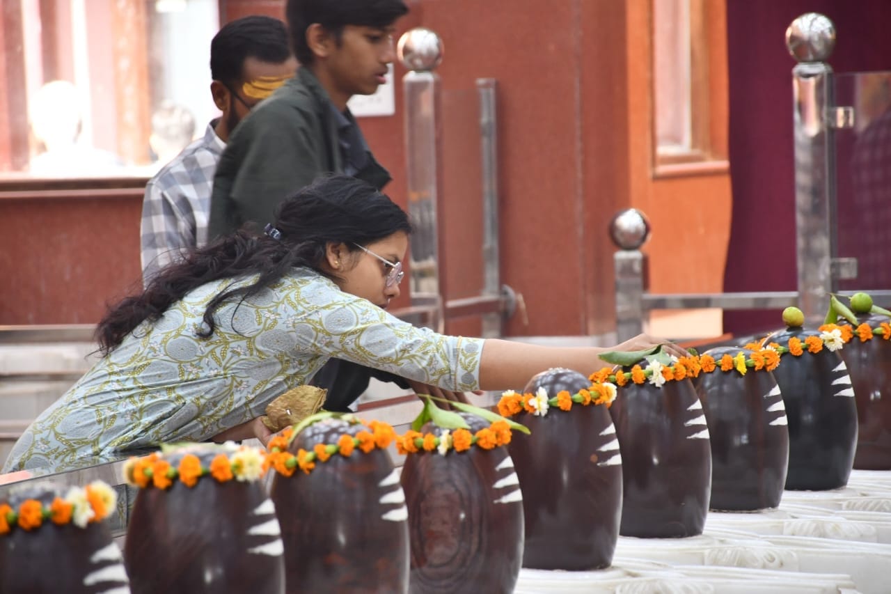 Mahashivratri Live Kashi Vishwanath Dham visited Lakhs devotees see photos