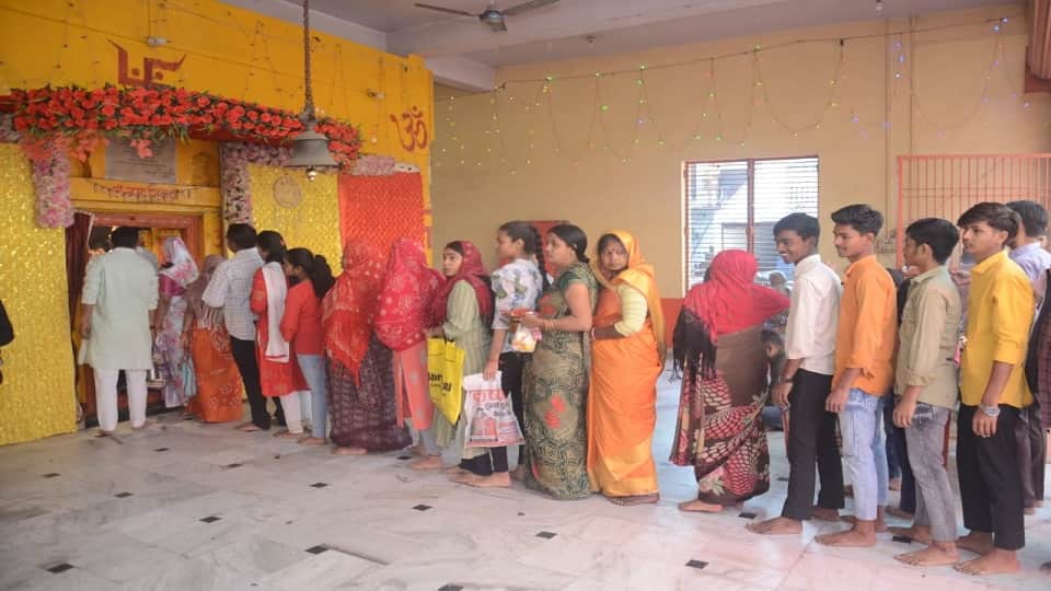 Mahashivratri 2024 flood of faith shiv mandir long queues formed