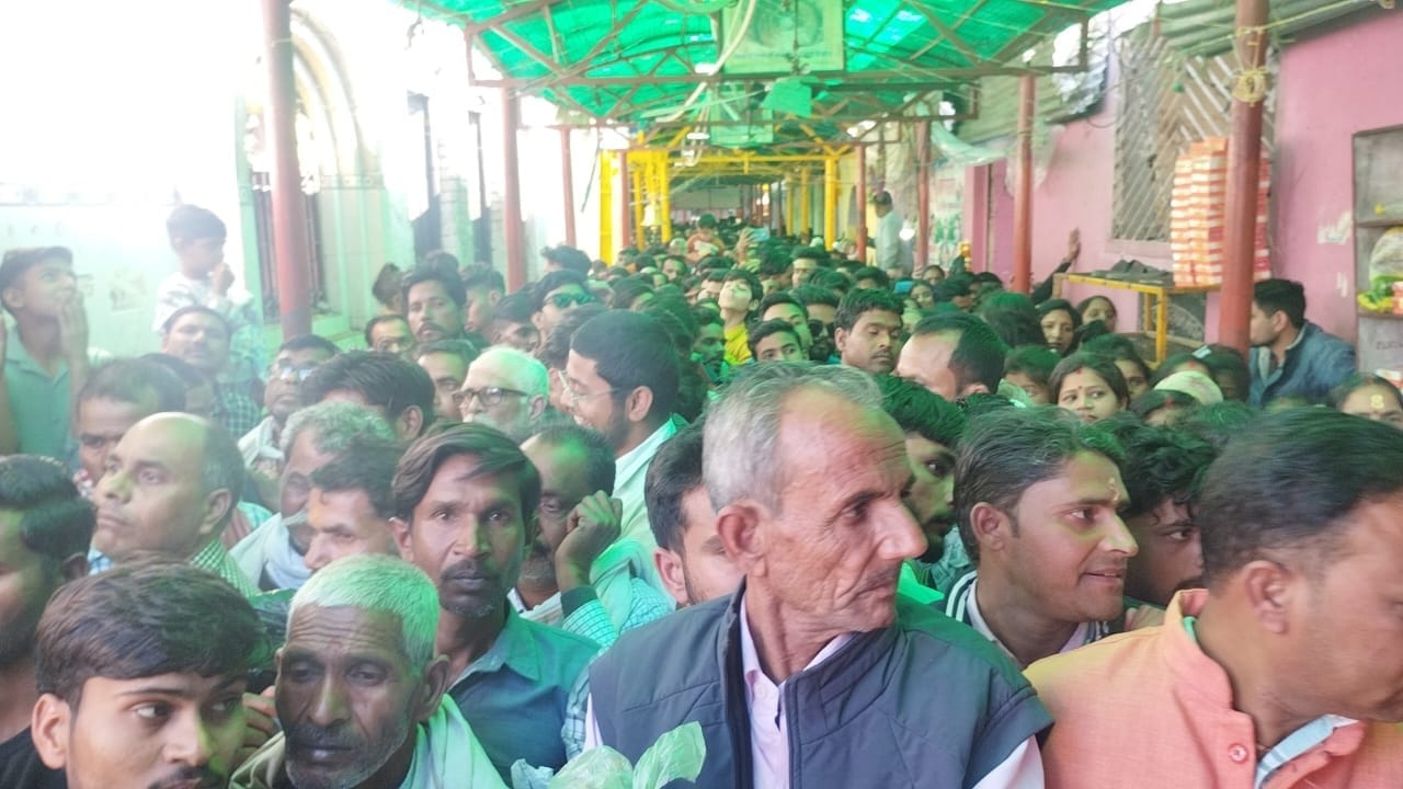 Maha Shivratri 2024 Devotees Performed Jalabhishek In gola gokarannath temple