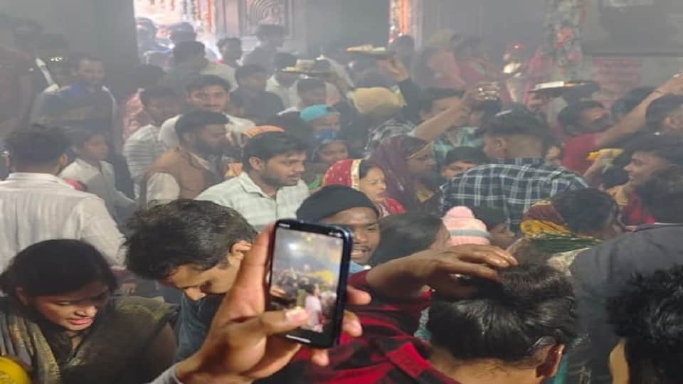 Mahashivratri 2024 Flood of faith on shiv mandir agra up news