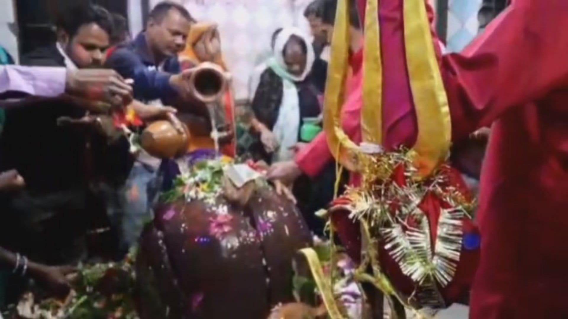 Mahashivratri: Devotees gathered to perform Jalabhishek in Shri Matyagjendranath and Shri Gavinath temple