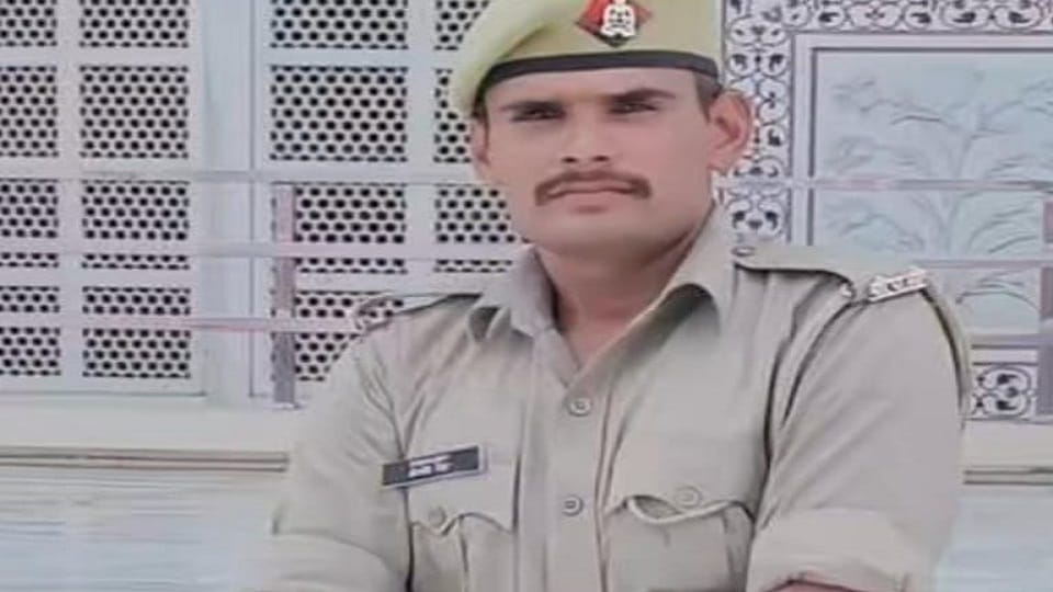 Bike collides with divider, PAC constable dies