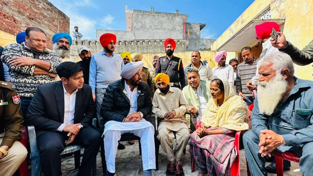 Minister Kuldeep Singh Dhaliwal met families of Punjabi youth forcibly recruited in Russian Army