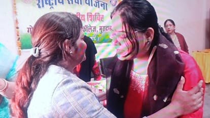 Moradabad: गोकुलदास कॉलेज की प्राचार्य ने मुख्य अतिथि को नहीं पहचाना, कार्यक्रम से लौट गई जिला पंचायत अध्यक्ष Principal Gokuldas College did not recognize chief guest, District Panchayat President returned program