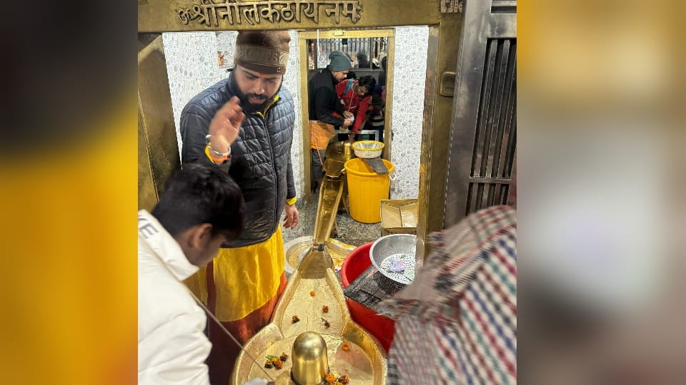 Maha Shivratri 2024 More than seven lakh devotees Offer Jalabhishek in Neelkanth Temple Rishikesh Traffic Jam