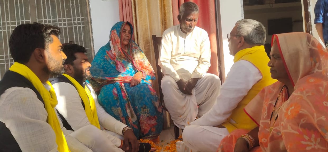 Minister Om Prakash meet parents said - bless your grandson for a victorious future