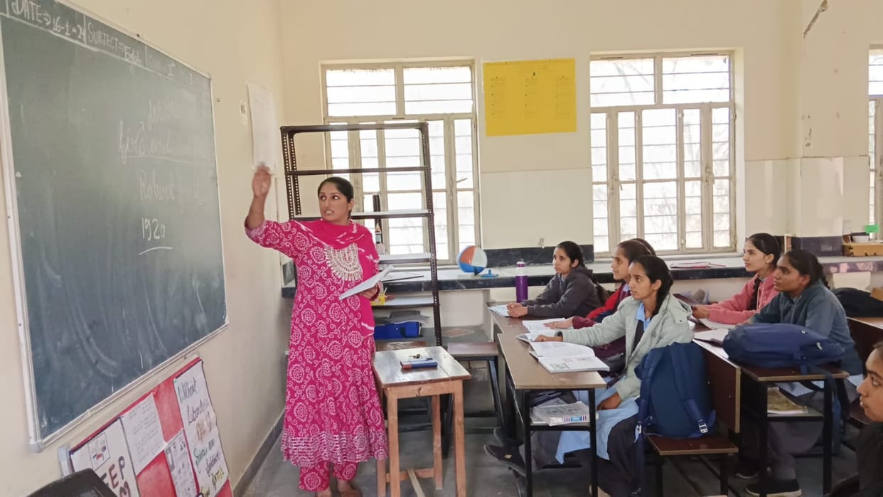 Women's Day Special: Sarpanch Gulzar Khanum is fulfilling her dream by taking a pledge to make girls officers