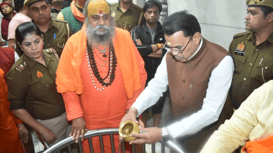 50 thousand Shiva devotees and Minister Narendra Kashyap perform Jalabhishek in Dudheshwar Nath temple